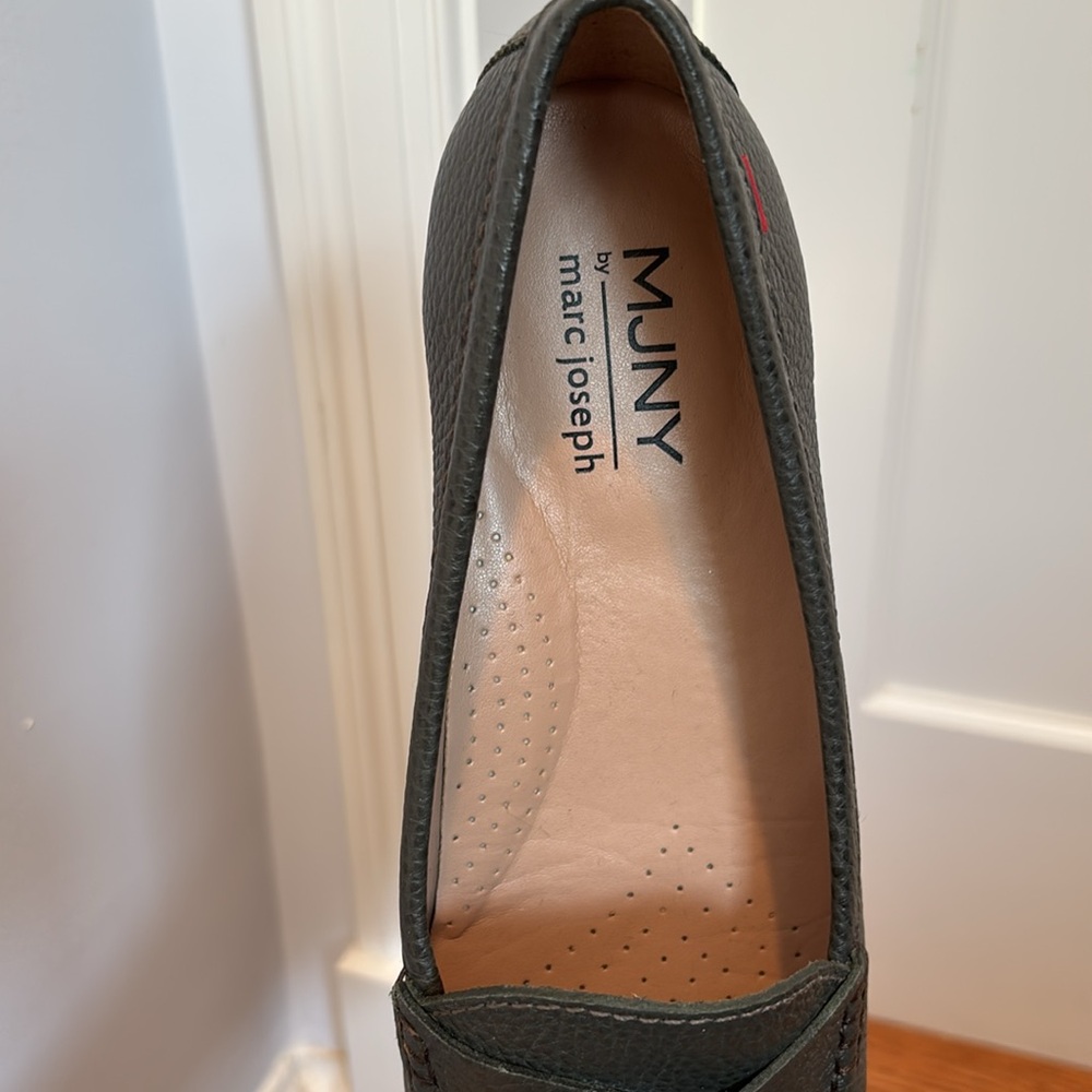 MJNY by Marc Joseph Beverely Road pebbled leather loafers in green / gray - Picture 8 of 15